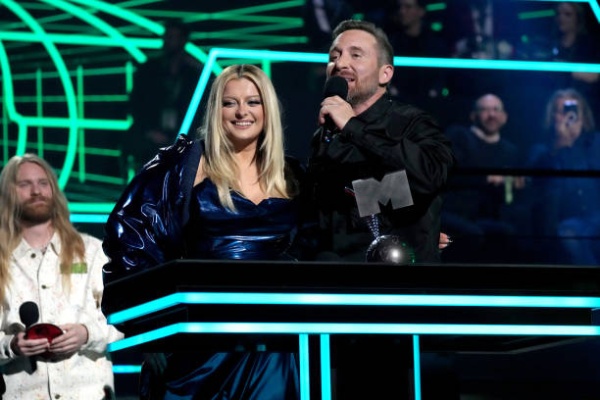 bebe-rexha-and-daid-guetta-accpt-an-award-onstage-during-the-mtv-europe-music-awards-2022.jpg