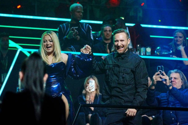 bebe-rexha-and-davi-guetta-accept-an-award-onstage-during-the-mtv-europe-music-awards-2022.jpg