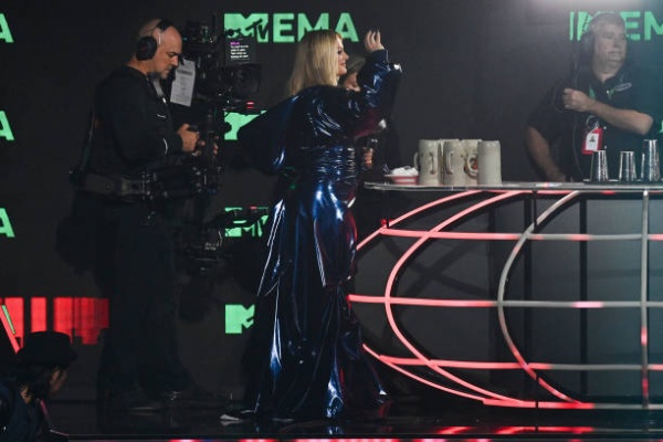 bebe-rexhaon-stage-during-the-mtv-europe-music-awards-2022-held-at-psd-bank-dome-on.jpg