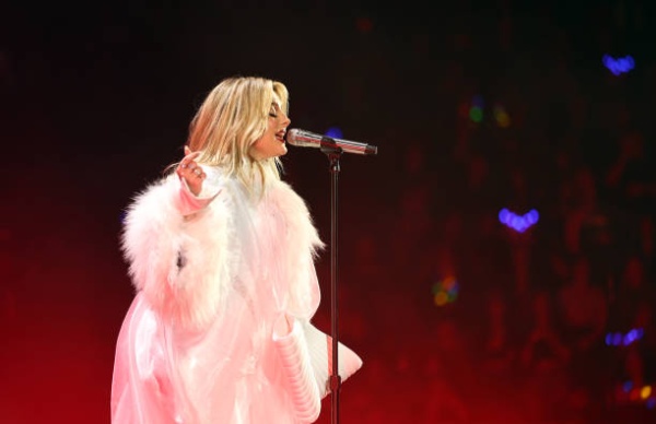 bebe-rexha-perforduring-iheartradio-102-7-kiis-fms-jingle-ball-2022-presented-by.jpg