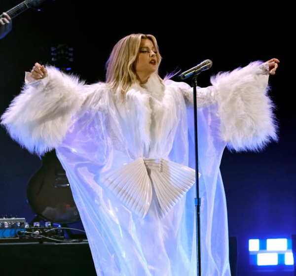 bebe-rexha-performs-oiheartradio-102-7-kiis-fms-jingle-ball-2022-presented-by.jpg