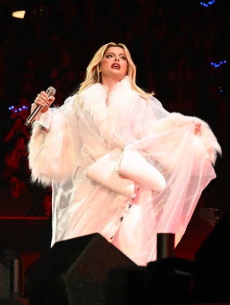 bebe-rexha-performs-oning-iheartradio-102-7-kiis-fms-jingle-ball-2022-presented-by.jpg