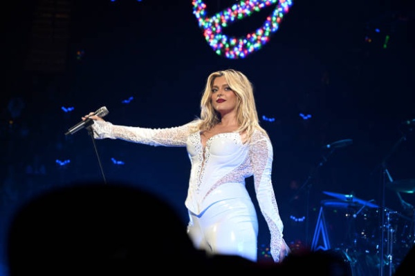 bebe-rexha-perforring-iheartradio-102-7-kiis-fms-jingle-ball-2022-presented-by.jpg