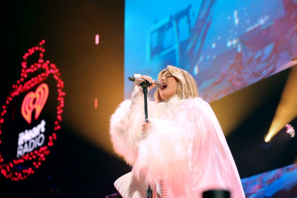 bebe-rexuring-iheartradio-102-7-kiis-fms-jingle-ball-2022-presented-by.jpg