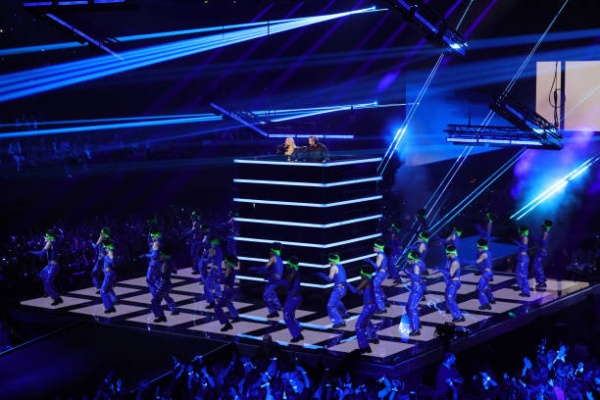 be-and-david-guetta-perform-on-stage-during-the-mtv-europe-music-awards-2022-held-at.jpg