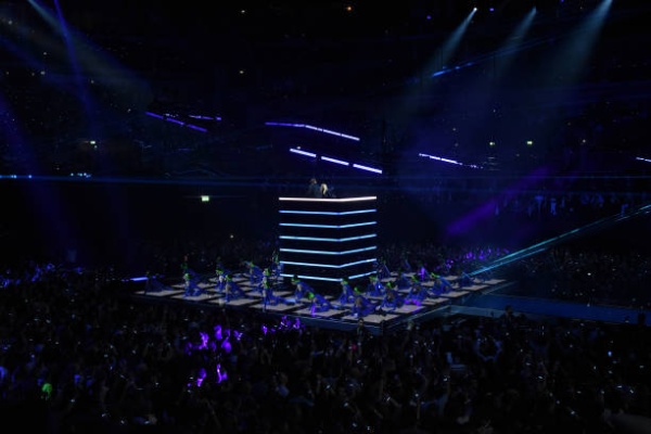bebe-rexha-ad-guetta-perform-on-stage-during-the-mtv-europe-music-awards-2022-held-at.jpg
