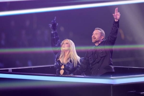 bebe-rexha-nd-david-guetta-perform-on-stage-during-the-mtv-europe-music-awards-2022-held-at.jpg