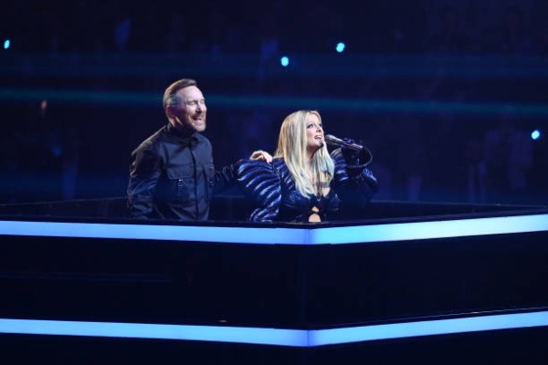 beha-and-david-guetta-perform-on-stage-during-the-mtv-europe-music-awards-2022-held-at.jpg