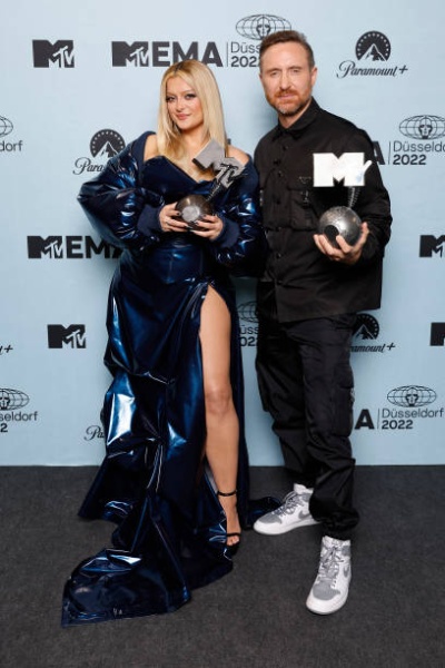 bebe-rexha-and-david-guese-with-the-best-collaboration-award-during-the-mtv-europe-music.jpg