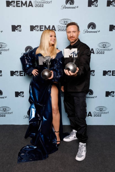 bebe-rexhadavid-guetta-pose-with-the-best-collaboration-award-during-the-mtv-europe-music.jpg