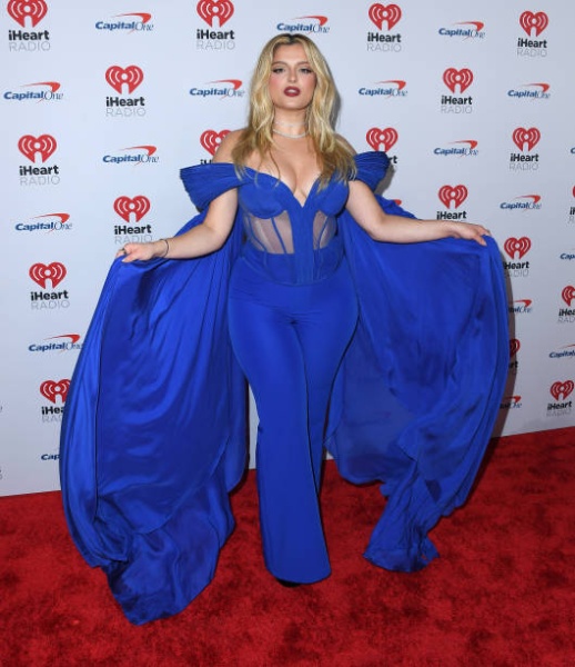 bee-rexha-arrives-at-the-kiis-fms-iheartradio-jingle-ball-2022-presented-by-capital-oneat-the.jpg